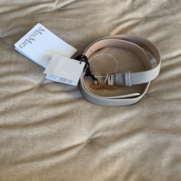 MaxMara Monogram Buckle Leather Belt - Picture 3 of 12